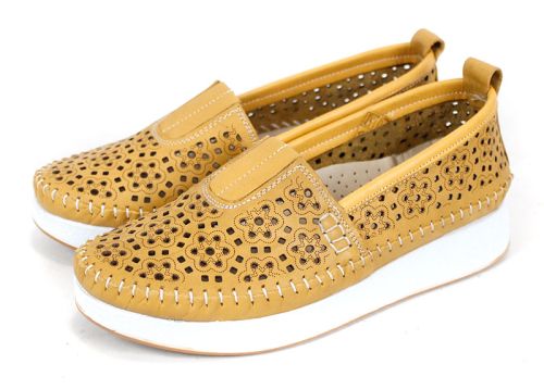 Mira Flow – дамски летни обувки от естествена кожа в цвят горчица