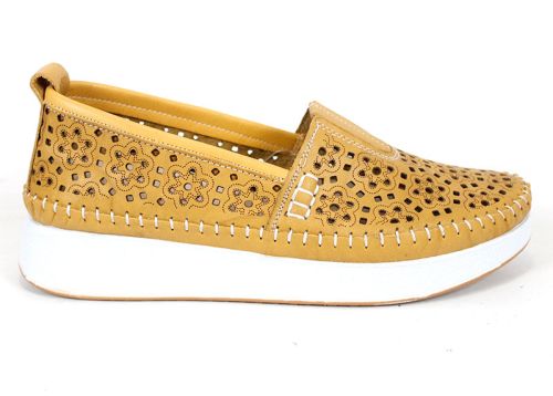 Mira Flow – дамски летни обувки от естествена кожа в цвят горчица