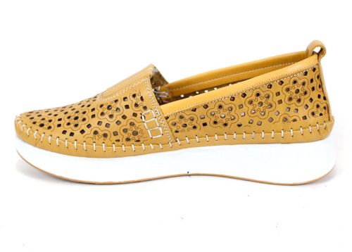 Mira Flow – дамски летни обувки от естествена кожа в цвят горчица