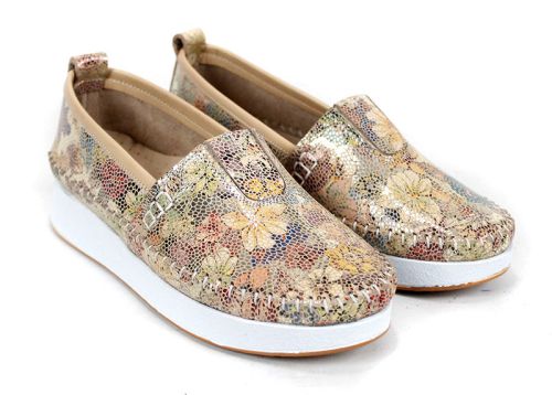 Mira Flow – дамски летни обувки от естествена кожа в бежов флорален десен