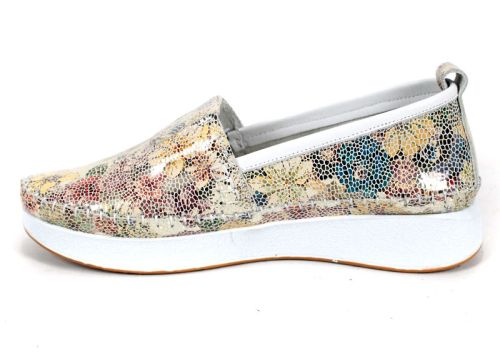 Mira Flow – дамски летни обувки от естествена кожа в бял флорален десен