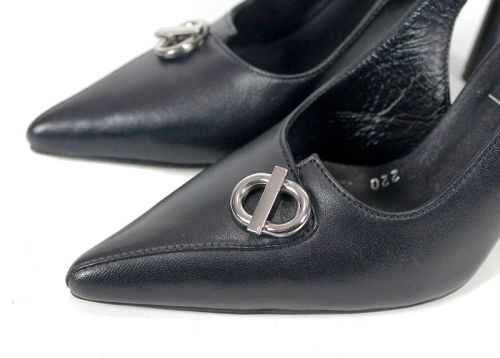 Sienna Flow – дамски елегантни сандали от естествена кожа в черно със затворени пръсти