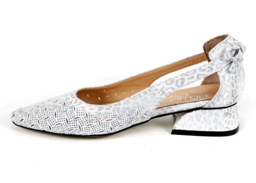 Aria Flow – дамски обувки от естествена кожа в бяло с перфорация и отворени страни