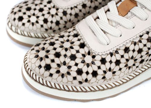 Дамски обувки Bellora Vita от естествена кожа в бежово с перфорация и връзки