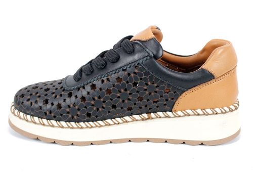 дамски обувки от естествена кожа Bellora Vita черни перфорирани с връзки