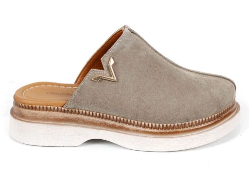 Сабо Velvet Step – мек велур и ежедневен комфорт в цвят визон