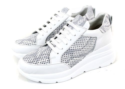 Обувки Modern Allure – перфорация и лекота в бяло и сиво