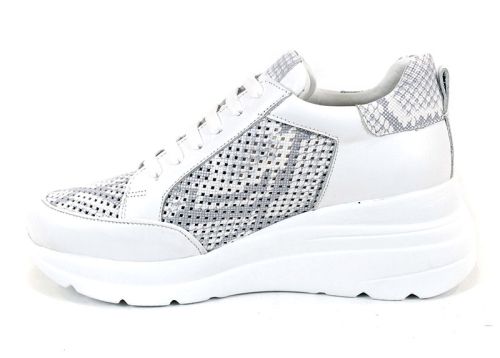 Обувки Modern Allure – перфорация и лекота в бяло и сиво