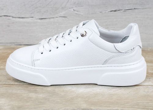 Сникърси Sorelle Vanta – минимализъм и комфорт в бяло