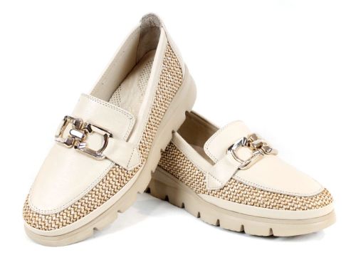 moderni-louferi-damski-s-dekorativen-element-bej