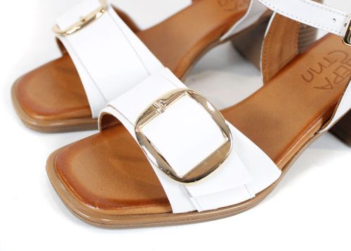 дамски сандали с ток бяло със златист акцент