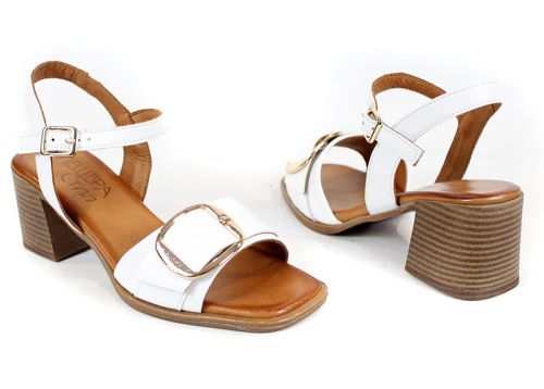 елегантни дамски сандали на ток в бяло