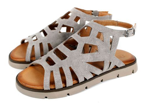 Soft Presence – дамски ежедневни сандали от естествен велур във визон с изрязана структура