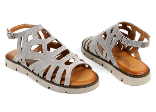 Soft Presence – дамски ежедневни сандали от естествен велур във визон с изрязана структура