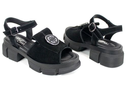 Alvera Mode – дамски сандали от естествен велур в черно с масивно ходило