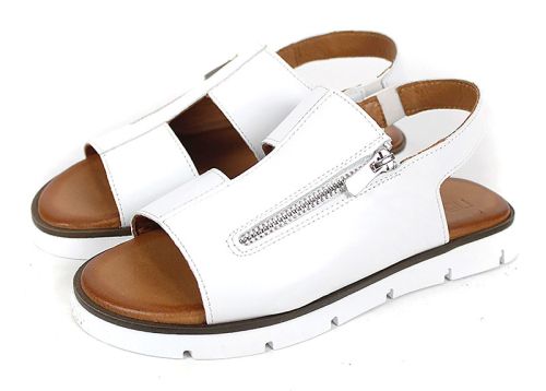 Viva Línea – бели дамски сандали с изчистен силует и модерен цип