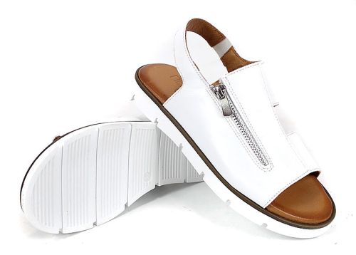 летни бели сандали с цип отпред