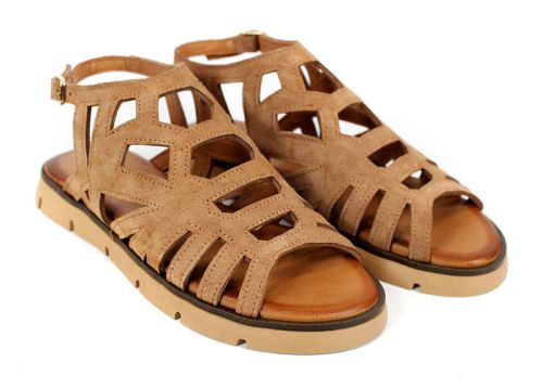 Soft Presence – дамски сандали от естествен велур в светло кафяво фигурално изрязани