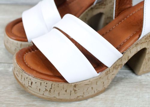 елегантни дамски сандали с ток бяло