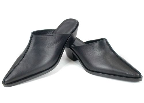 стилно дамско сабо с остър връх