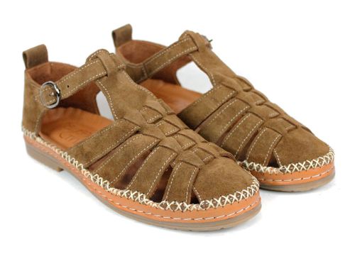 Novira Sense – дамски велурени сандали в светло кафяво с естествен комфорт и ръчен акцент