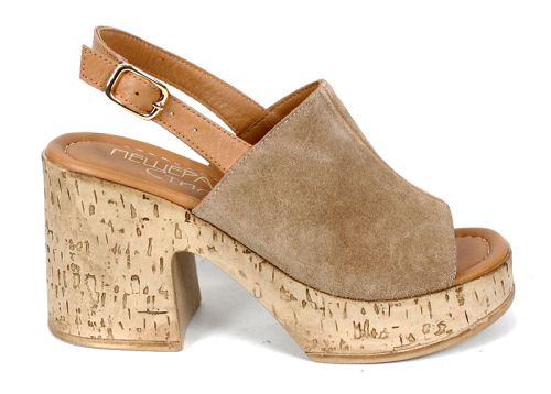 Дамско сабо от естествен велур в пустинно кафяво на платформа с отворени пръсти