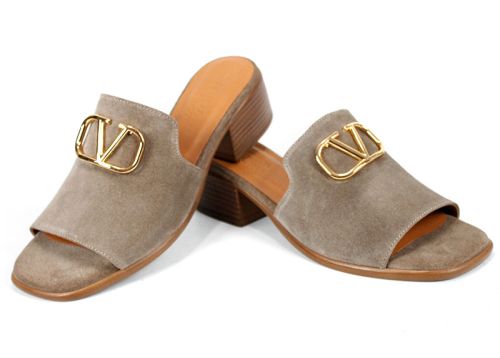 Ежедневна елегантност с акцент – Viora Lume дамски чехли от естествен велур в пясъчно кафяво