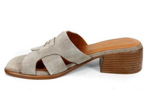 Стилен ежедневен комфорт с цвят визон – Liora Vento велурени дамски чехли