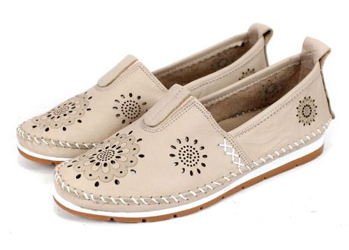 Rikel 65 – дамски летни обувки от естествена кожа в бежово