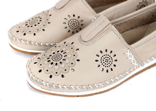 перфорирани дамски обувки без връзки