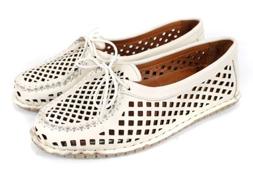 Летни мокасини Brisa Fina от естествена кожа с перфорация в бежово