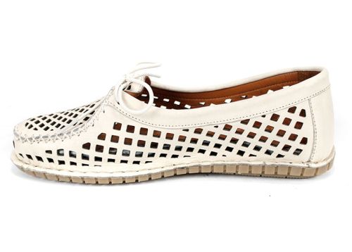 Летни мокасини Brisa Fina от естествена кожа с перфорация в бежово