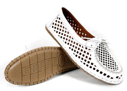 Дамски летни мокасини Brisa Fina от естествена кожа с едра перфорация – бял цвят