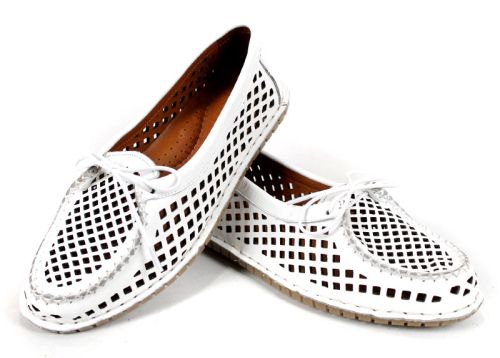 кожени мокасини с едра перфорация