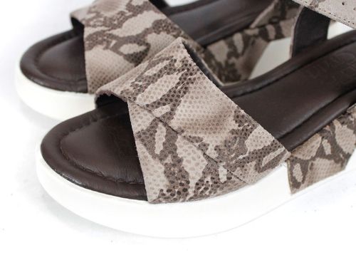 Delora Chic – sandale damă din piele naturală cu imprimeu snake maro