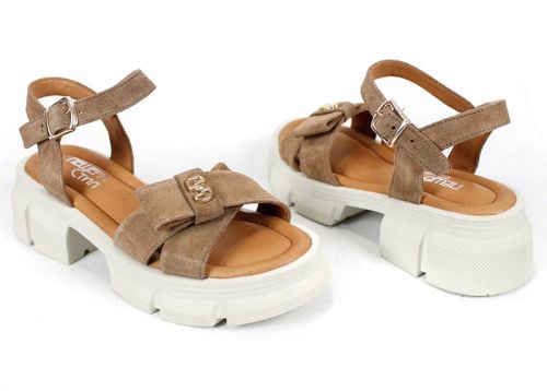 Lunara Mode – sandale damă din velur natural maro desert cu talpă masivă