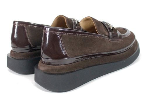 Mocasini damă Valentina Ricci din piele naturală velur și lac – maro închis cu platformă ușoară