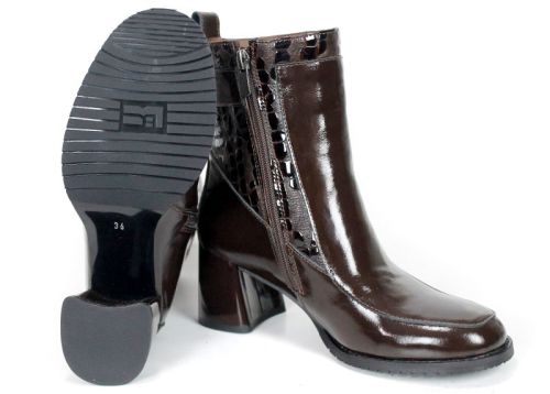 Elegant women's dark brown ankle boots with block heel, zipper and decorative buckle